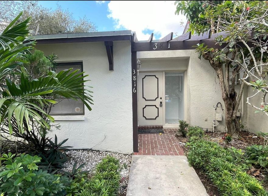 Stunning Lakefront Townhouse – 2 Bed, 2 Bath – Must Sell NOW!
Experience serene lake views from this beautiful 2-bedroom, 2-bath townhouse in a prime Florida location. The spacious, open floor plan is filled with natural light, offering a peaceful retreat. The owner is highly motivated and ready to sell immediately—this is a golden opportunity! Act fast—priced to move today!