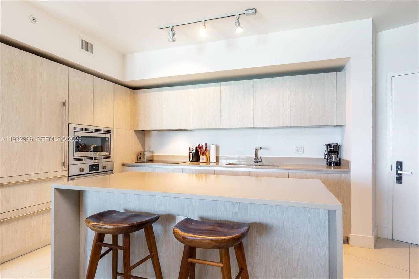 4111 SOUTH OCEAN DRIVE CO - Residential