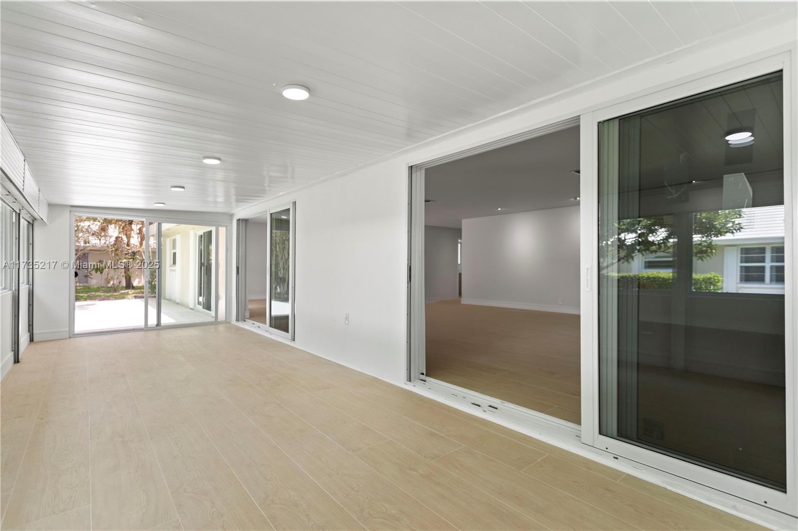 NO 100 PALM-AIRE COUNTRY - Residential