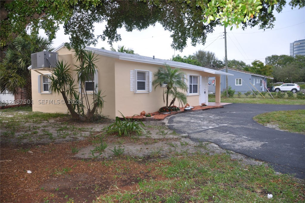 Photo of 571 NE 61st St, Oakland Park, FL 33334 (MLS # A12087501)
