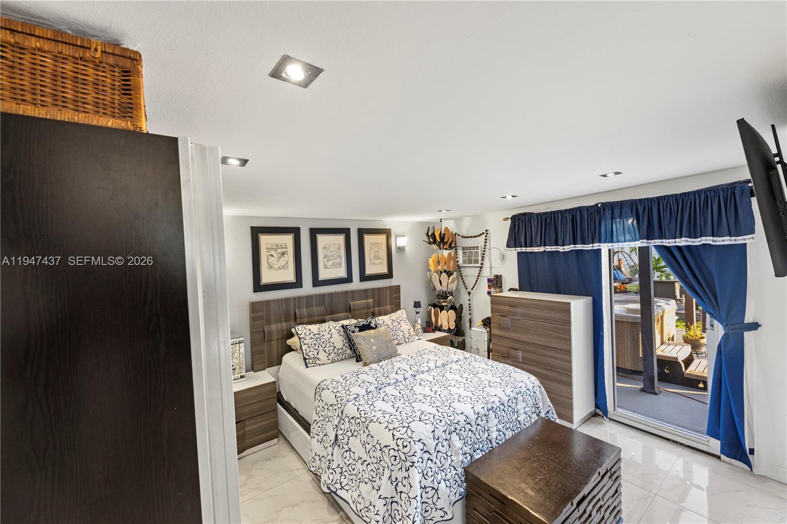 HALLANDALE BY THE SEA - Residential