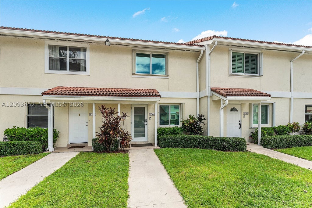 Photo of 6386 Boca Cir, Boca Raton, FL 33433 (MLS # A12093452)