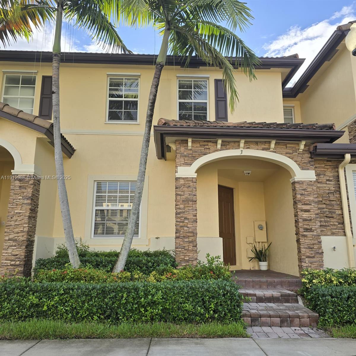 LAKES BY THE BAY EVE REPL - Residential Lease