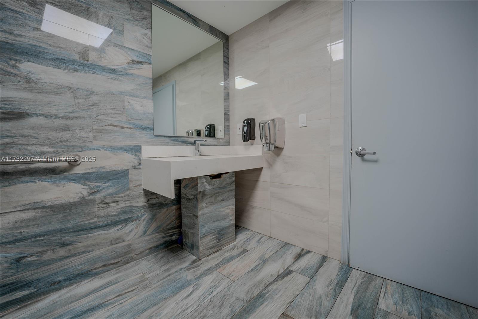 TOWERS OF OCEANVIEW SOUTH - Residential