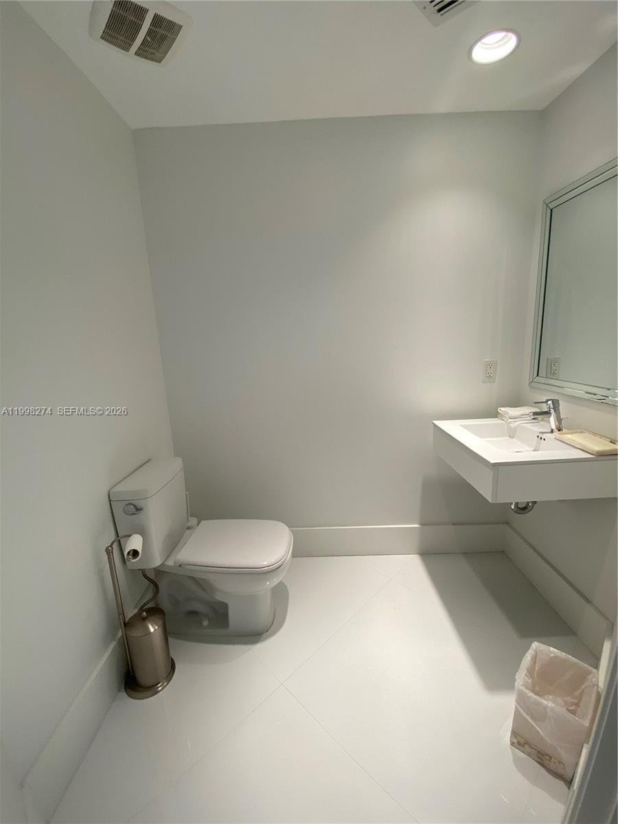 MARINA PALMS RESIDENCES N - Residential Lease