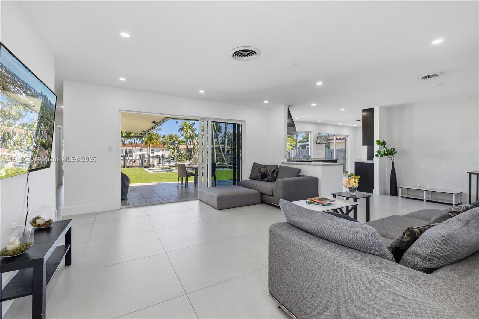 GILL ISLES - Residential