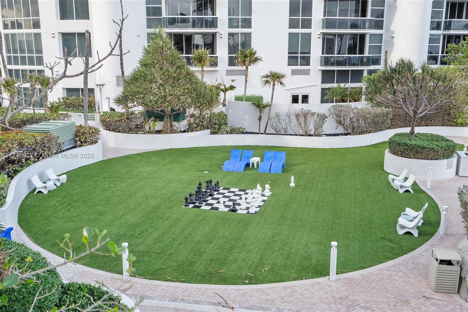 TRUMP INTERNATIONAL SONES - Residential