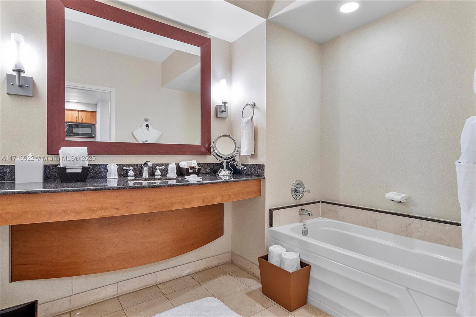 TRUMP INTERNATIONAL SONES - Residential