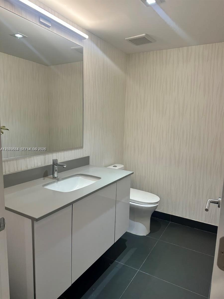 CANVAS CONDO - Residential