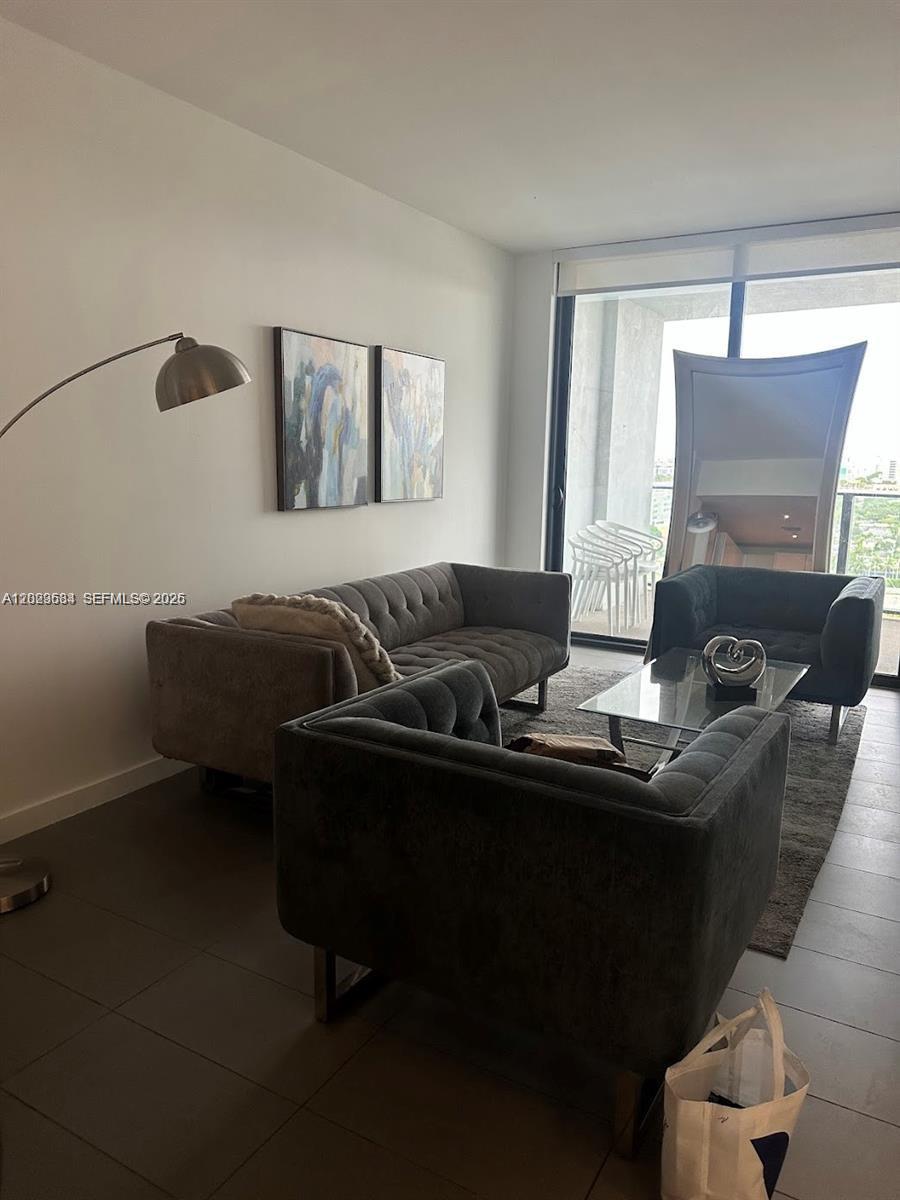 CANVAS CONDO - Residential