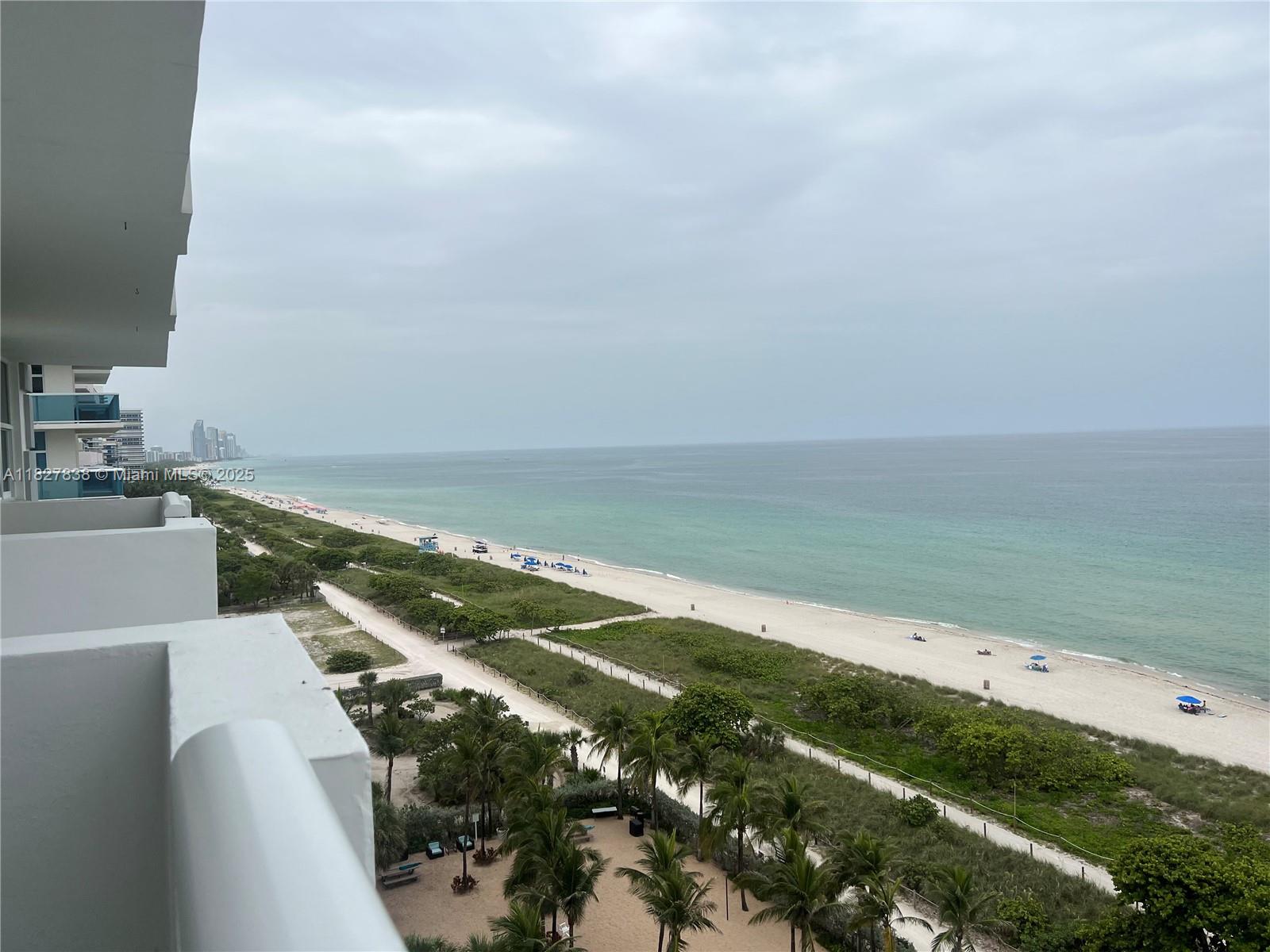 Enjoy a perfect beach escape in this oceanfront 2-bedroom, 2-bath condo!!!!
Get ready for the ultimate beach vacation in this amazing 2-bedroom, 2-bathroom oceanfront rental! Just
steps from the sand, you'll enjoy stunning ocean views from almost every room.The living area is bright and airy, with huge windows that let in tons of natural light. The kitchen is
fully equipped with everything you need to whip up a delicious meal. And with two spacious bedrooms, each with its own bathroom, there's plenty of room for everyone to relax.The
master bedroom has two comfy queen-sized beds and an en-suite bathroom. The second bedroom has two twin-sized beds and its own bathroom too.Laundy facilities are
conveniently located on same floor. Available for minimum one month rentals, max 6 month.