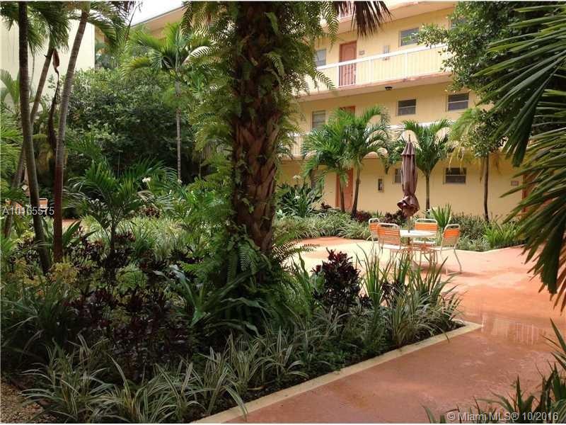 1Bed 1Bath Unit available in the highly desirable community of Kings Creek . Freshly Painted, Features Tile floors throughout, stainless steel appliances,Spacious bedroom. Kings Creek is situated near the Metro Rail , expressways, Dadeland Mall ,hospitals ,Trader Joes, University of Miami and much more with many amenities. VACANT and EASY TO SHOW.