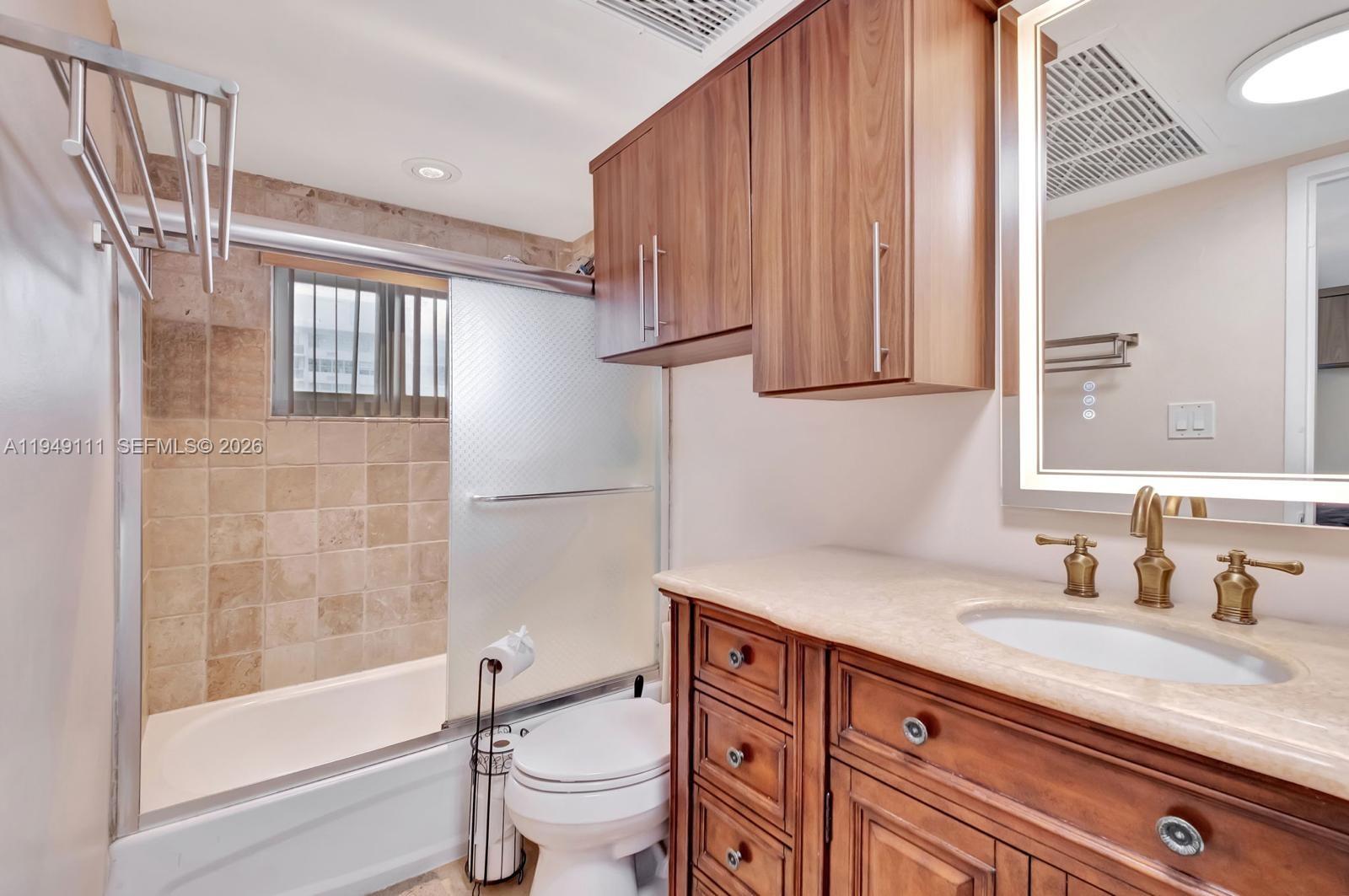 THE CARRIAGE HOUSE CONDO - Residential