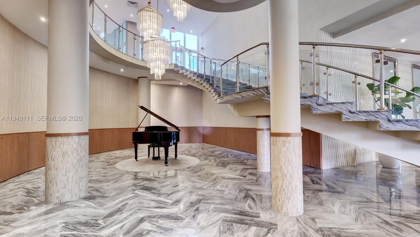 THE CARRIAGE HOUSE CONDO - Residential