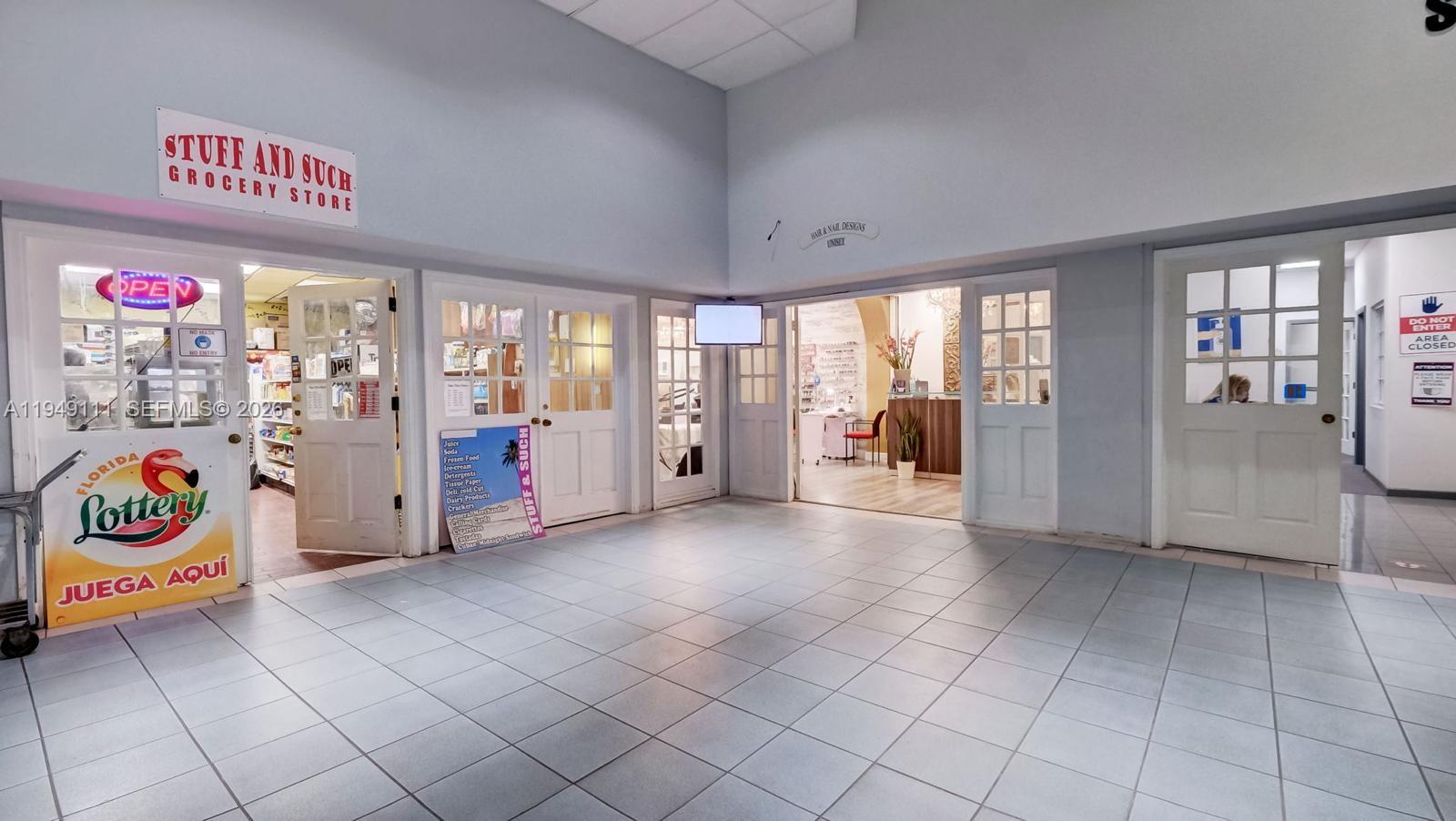 THE CARRIAGE HOUSE CONDO - Residential