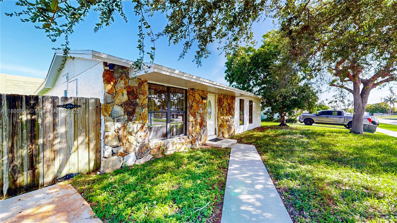 MEADOW WOOD MANOR SEC I - Residential