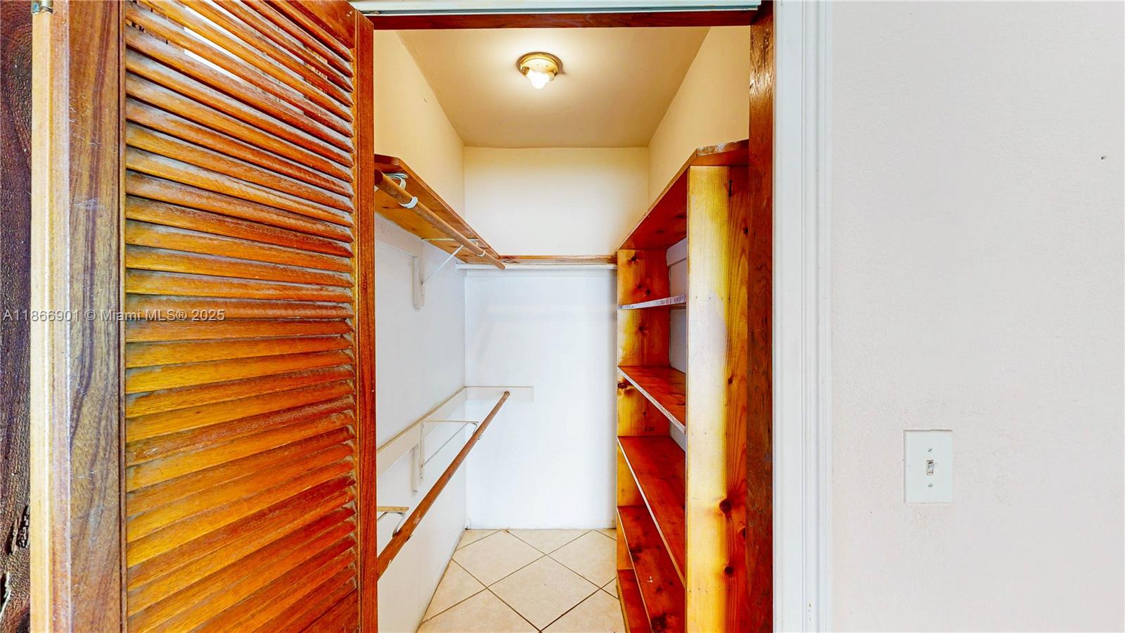 MEADOW WOOD MANOR SEC I - Residential