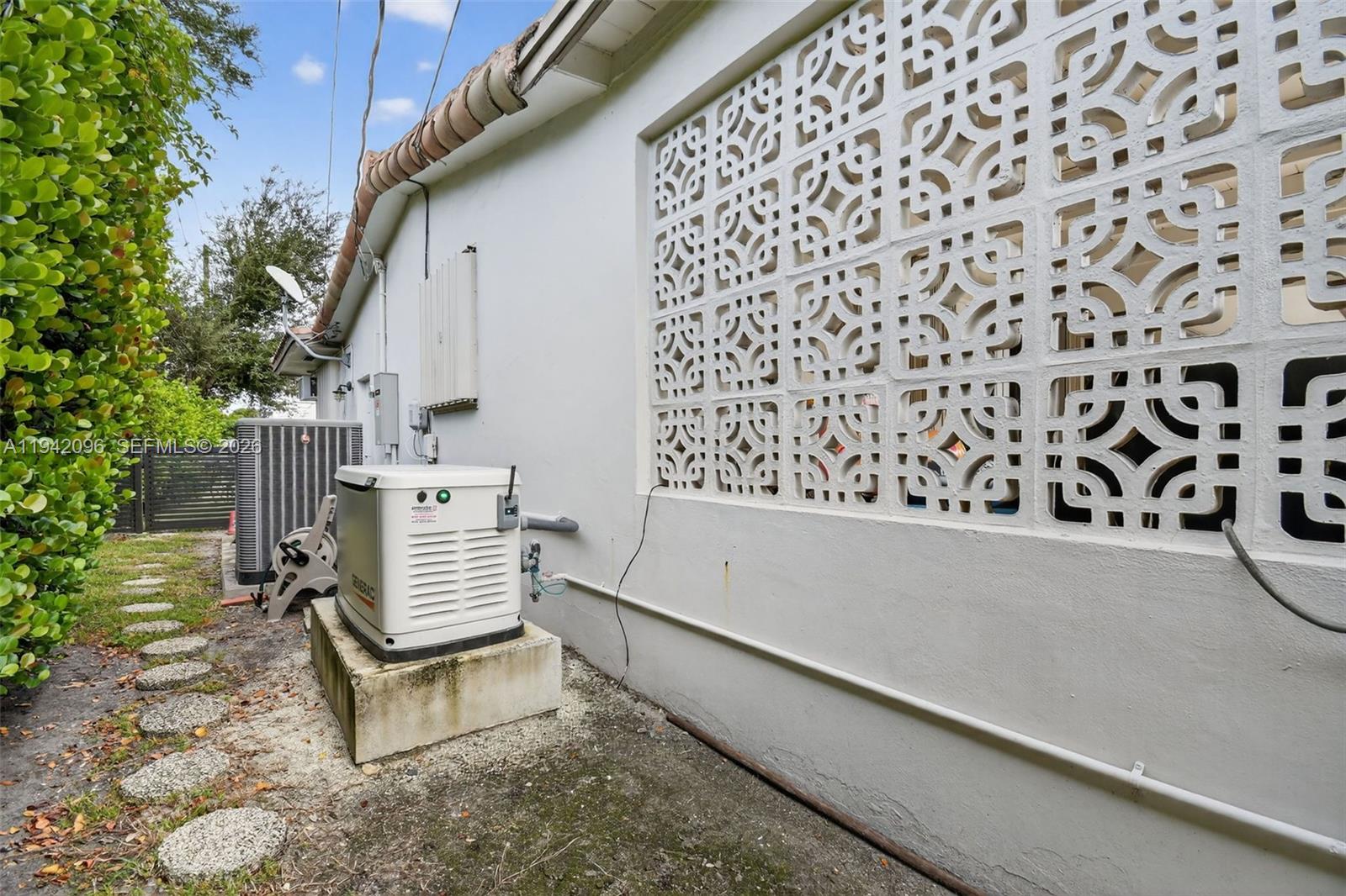 HIGHLAND OAK GDNS SEC 1 - Residential