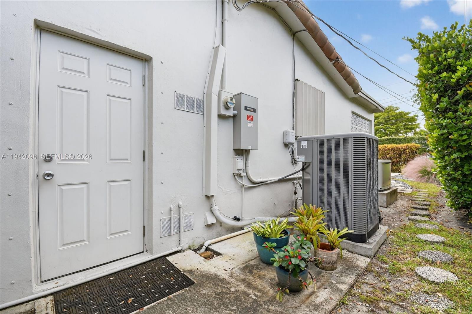 HIGHLAND OAK GDNS SEC 1 - Residential