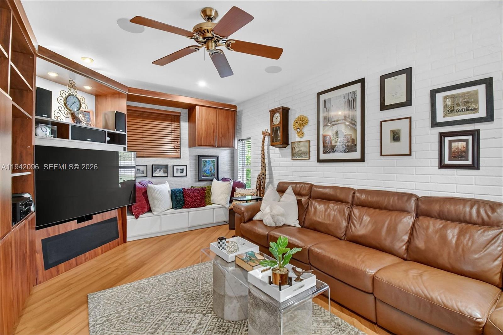 HIGHLAND OAK GDNS SEC 1 - Residential