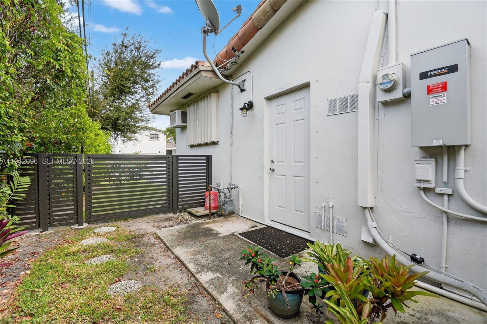 HIGHLAND OAK GDNS SEC 1 - Residential