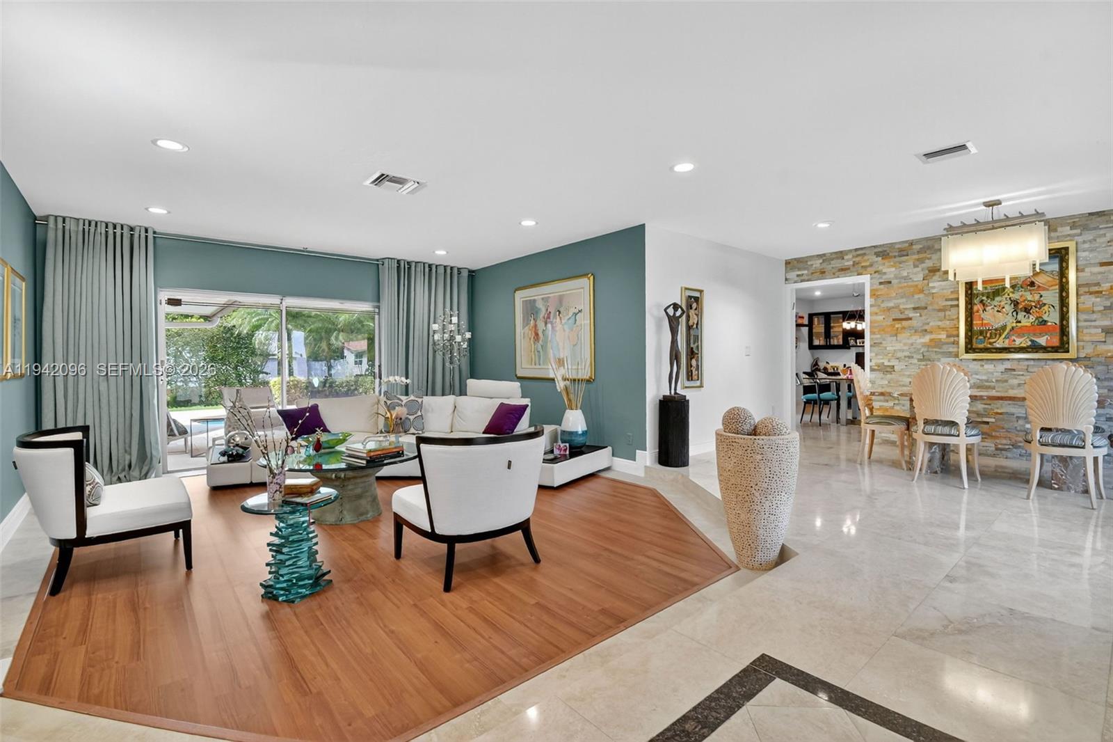 HIGHLAND OAK GDNS SEC 1 - Residential