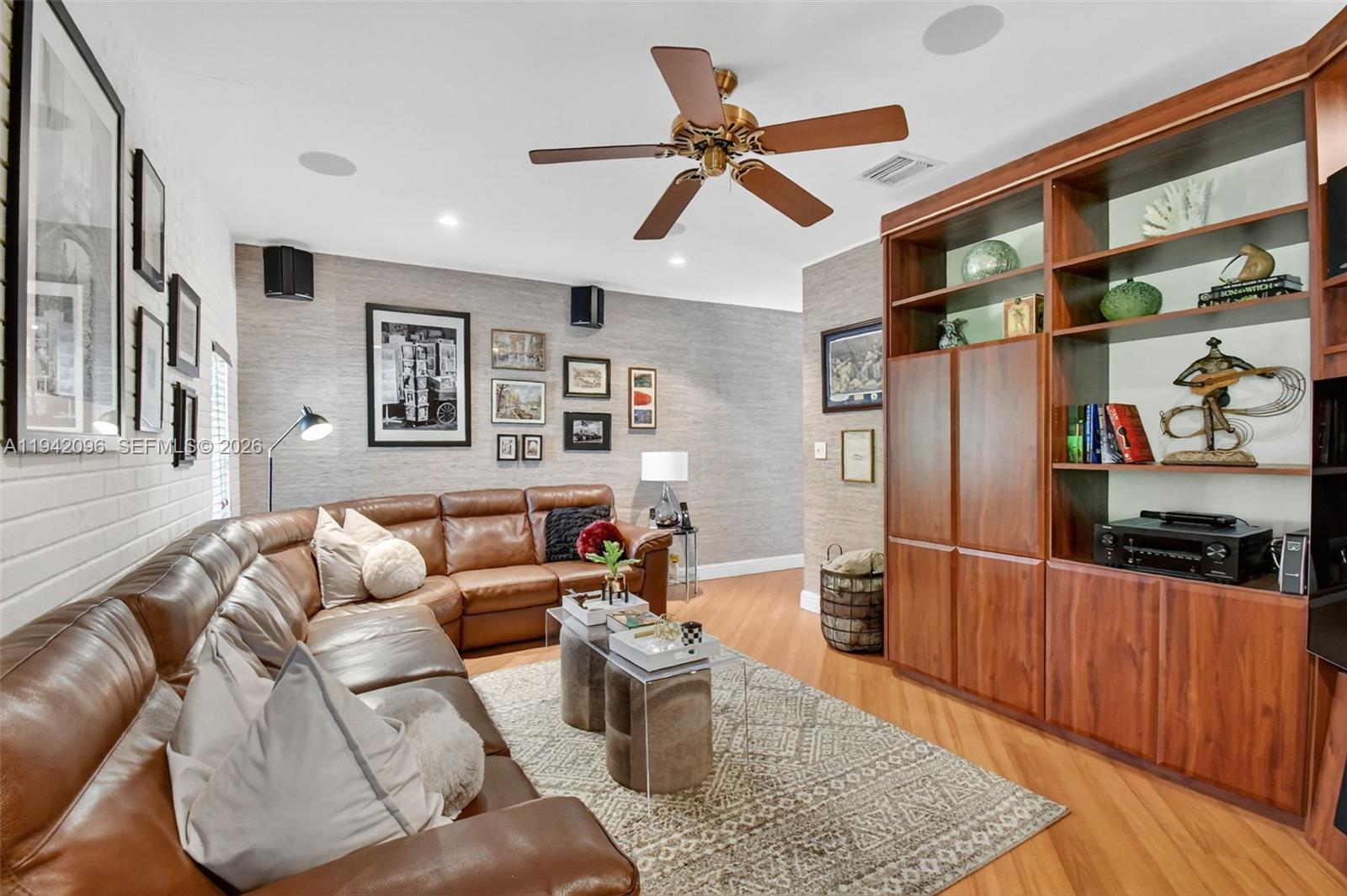 HIGHLAND OAK GDNS SEC 1 - Residential