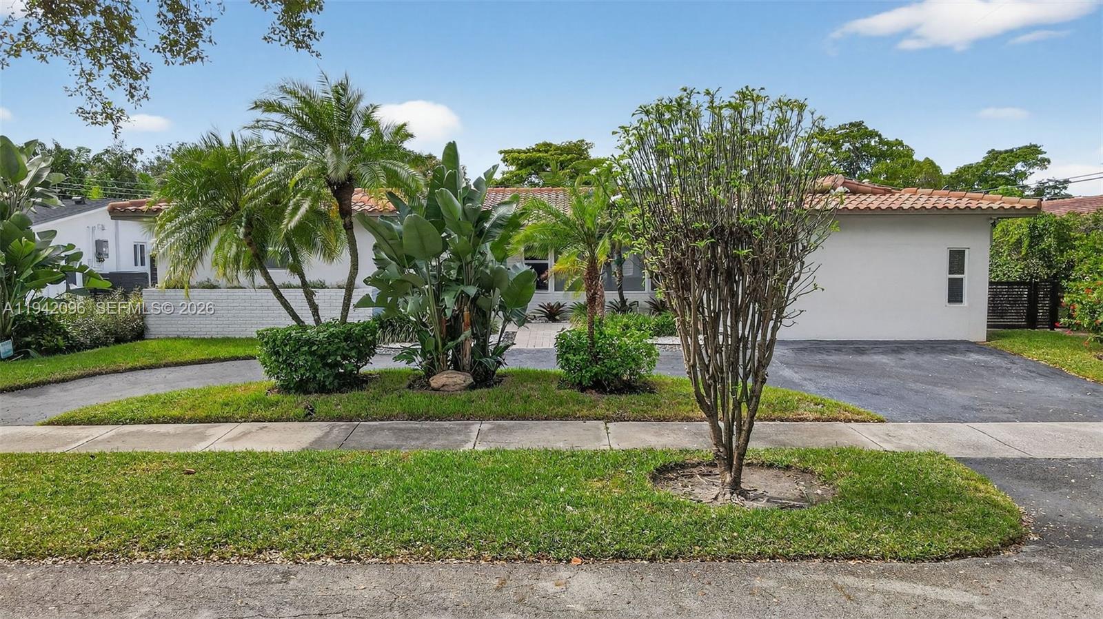 HIGHLAND OAK GDNS SEC 1 - Residential