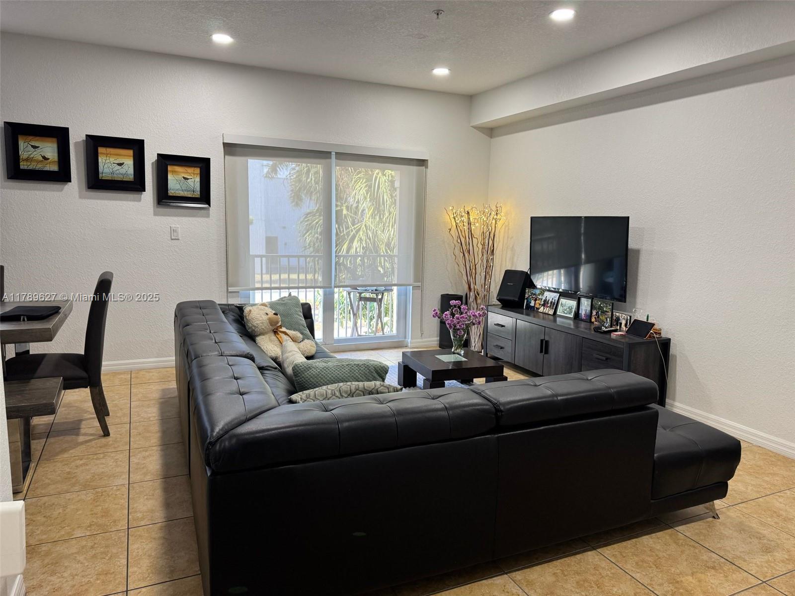 Rental Property at 10800 Nw 88th Ter 204, Doral, Miami-Dade County, Florida - Bedrooms: 3 
Bathrooms: 3  - $2,850 MO.