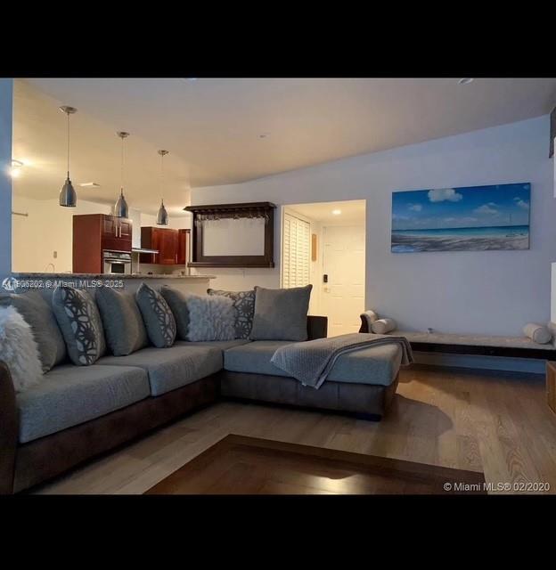 MEADOW WOOD MANOR #4 - Residential