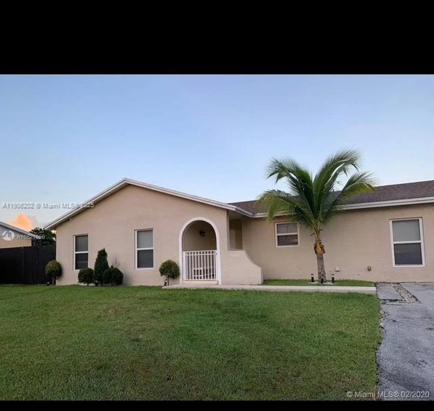 Great investment opportunity! Corner property with three income-producing studios plus a 2/1main house. Multiple rental streams with strong cash-flow potential. Large yard, private pool, and high tenant appeal.
Perfect for investors or Airbnb use. Don't miss this profitable property!