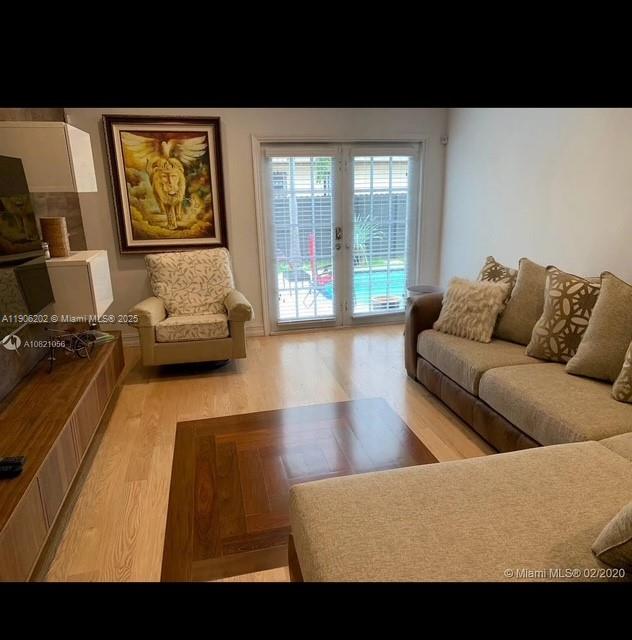 MEADOW WOOD MANOR #4 - Residential