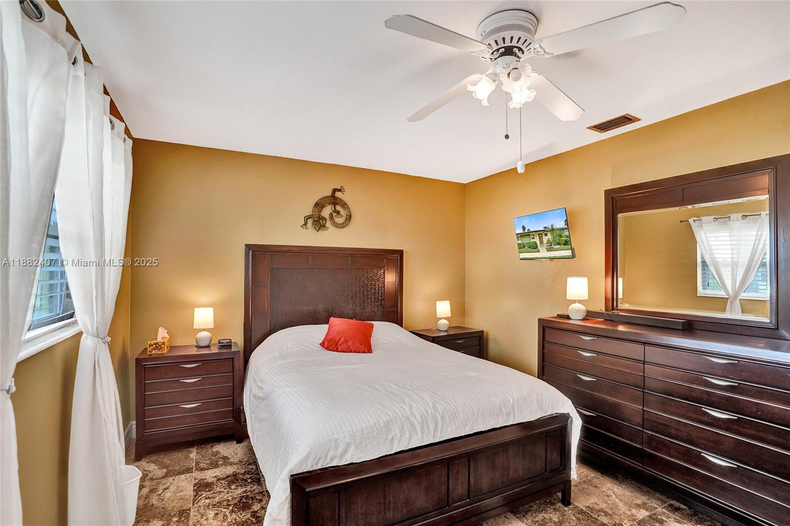 CRESTHAVEN VILLAS CONDO 2 - Residential