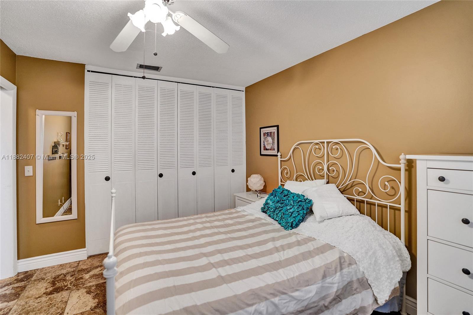 CRESTHAVEN VILLAS CONDO 2 - Residential