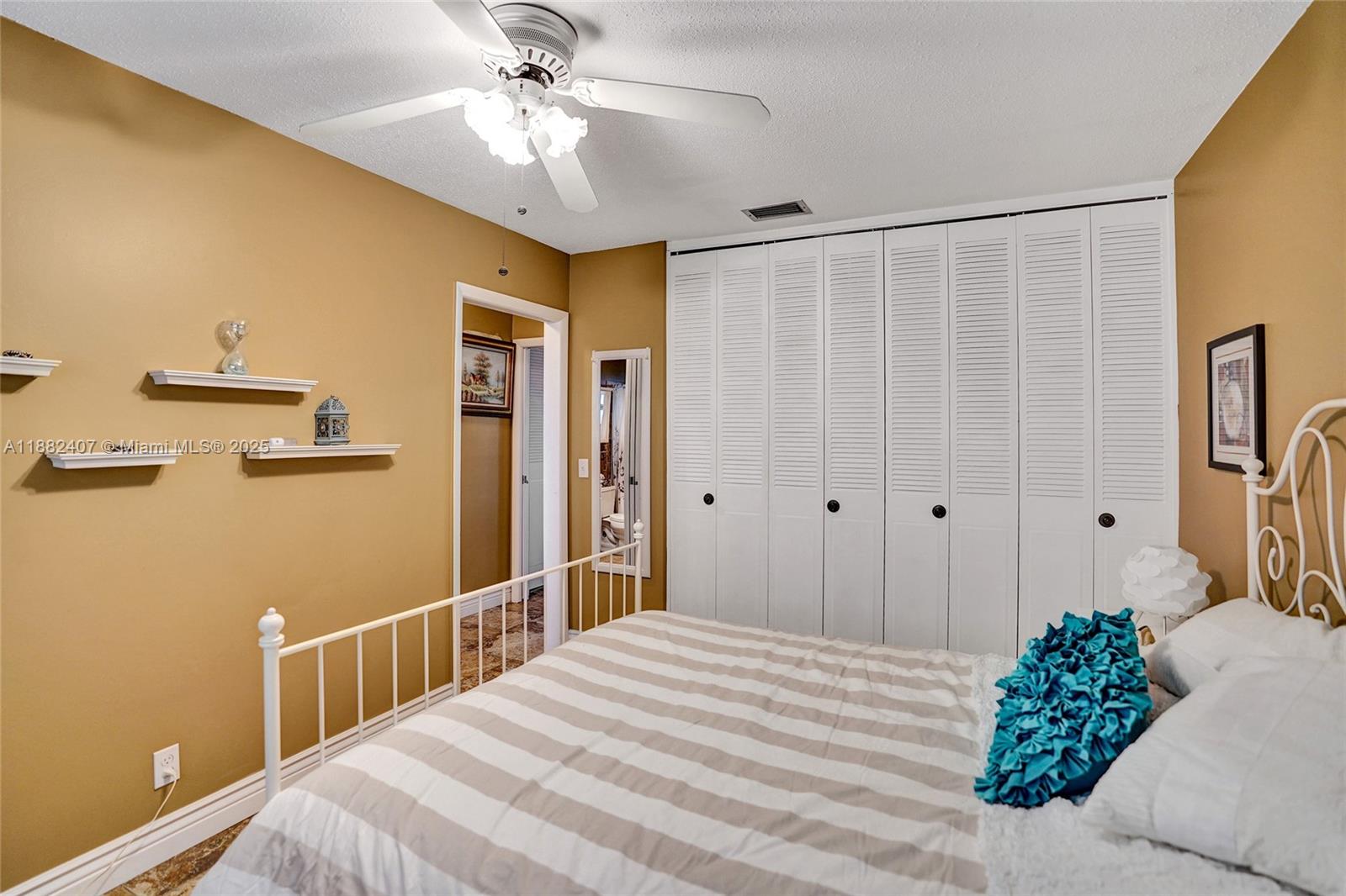CRESTHAVEN VILLAS CONDO 2 - Residential