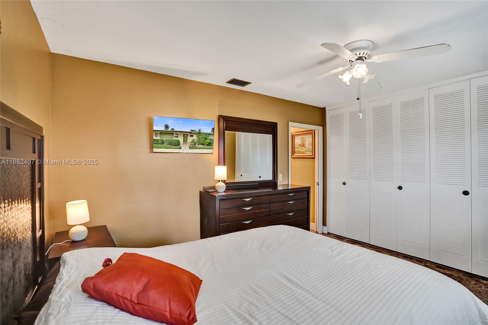 CRESTHAVEN VILLAS CONDO 2 - Residential