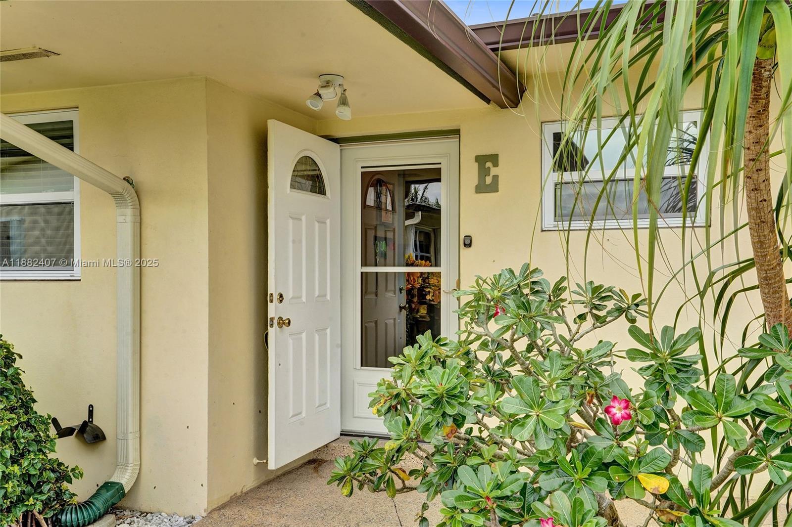 CRESTHAVEN VILLAS CONDO 2 - Residential