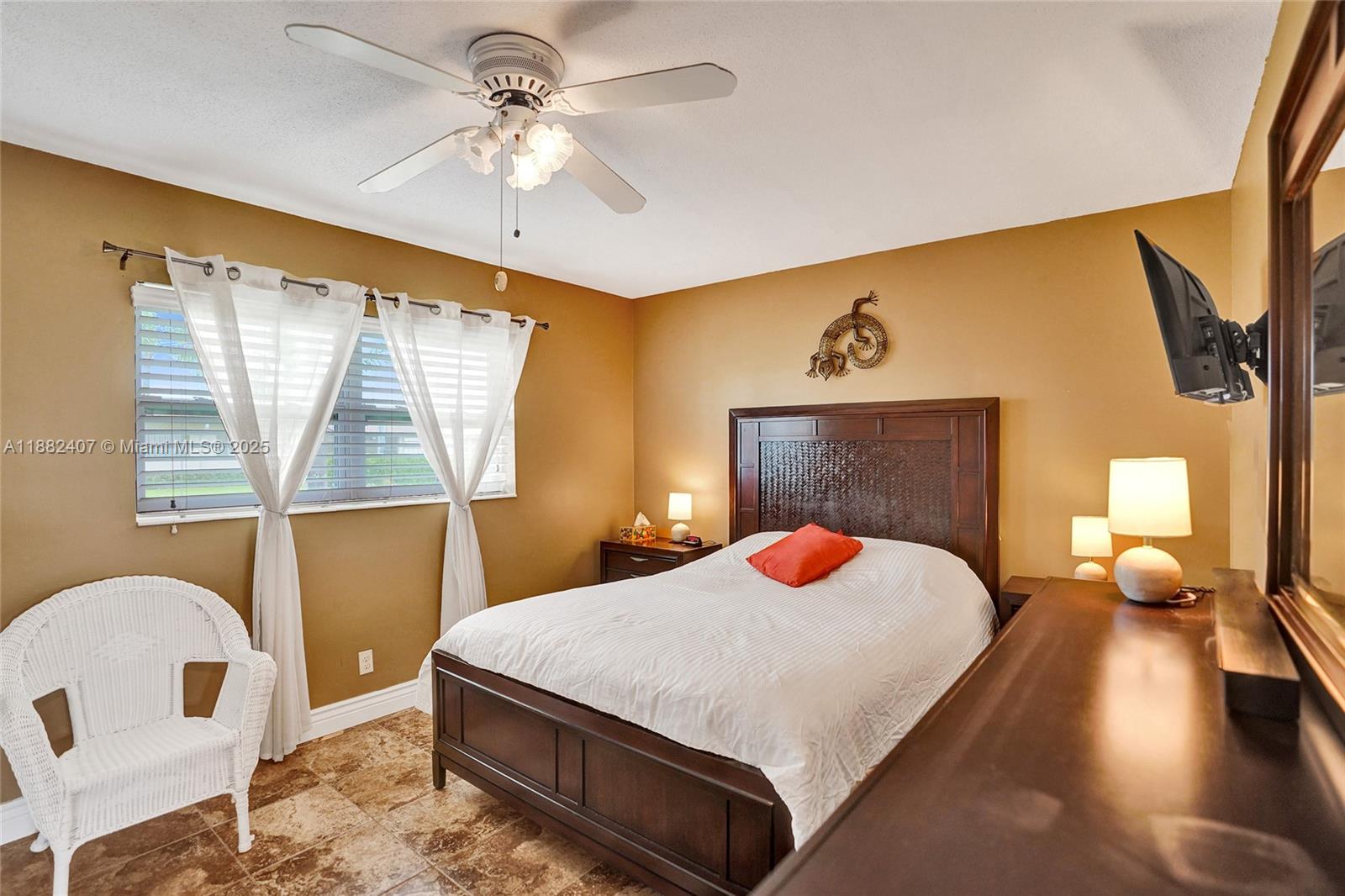 CRESTHAVEN VILLAS CONDO 2 - Residential