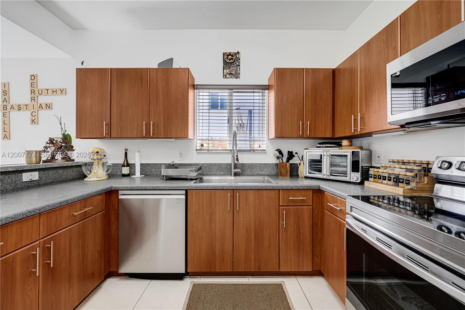 KENDALL VILLAGE TOWNVILLA - Residential