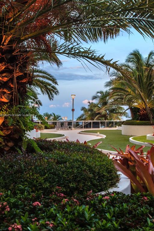 THE DECOPLAGE CONDO - Residential Lease