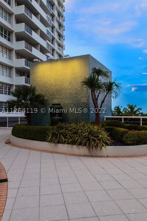 100 Lincoln Rd 943