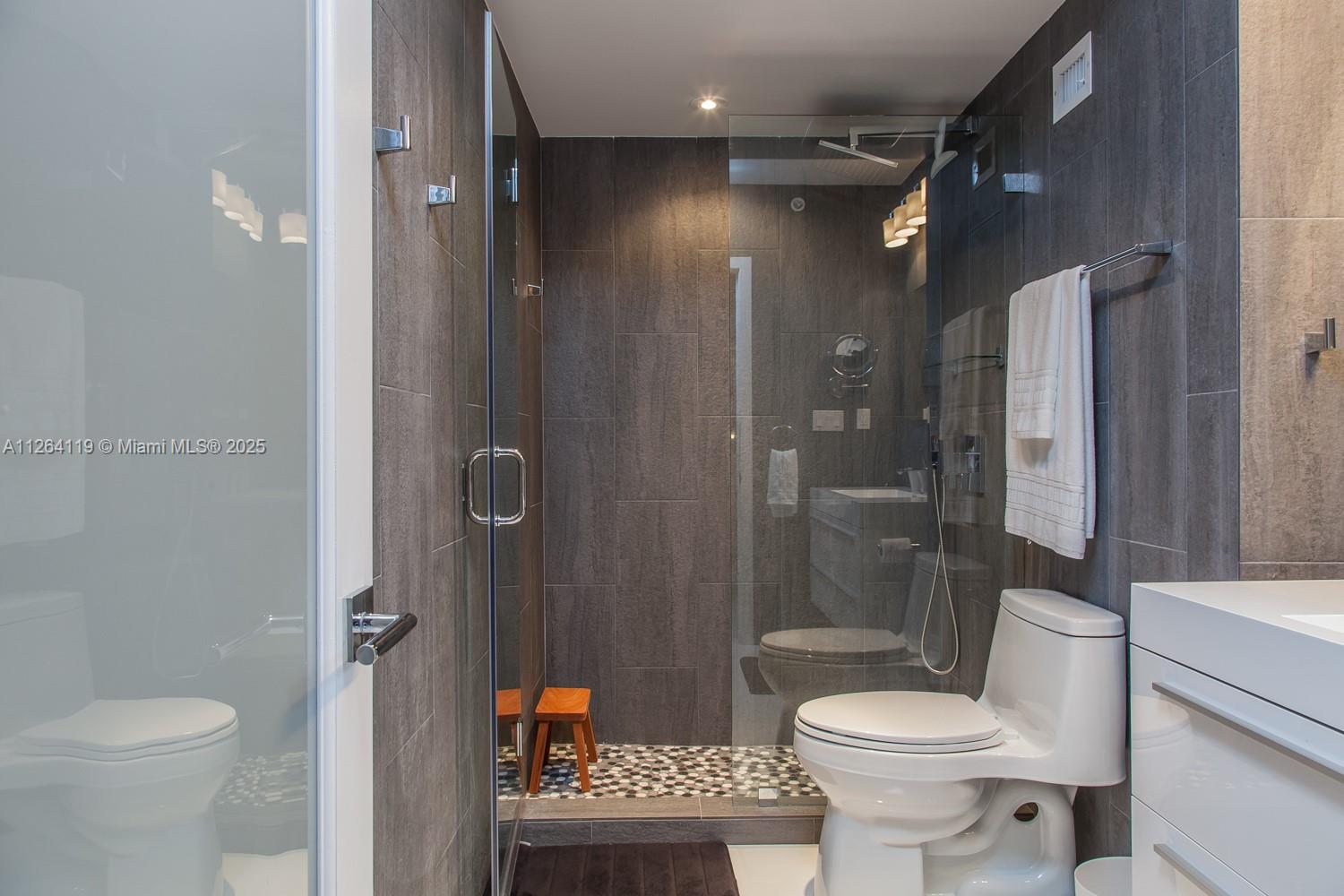 THE DECOPLAGE CONDO - Residential Lease