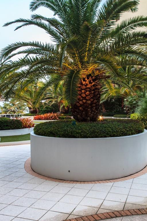 THE DECOPLAGE CONDO - Residential Lease