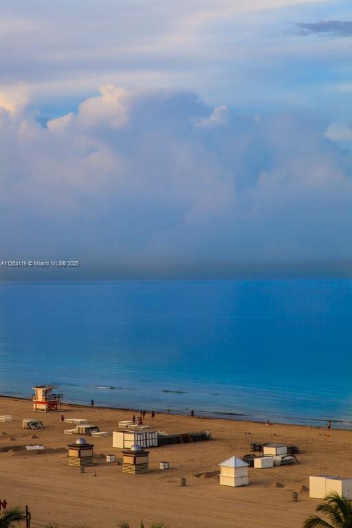 THE DECOPLAGE CONDO - Residential Lease