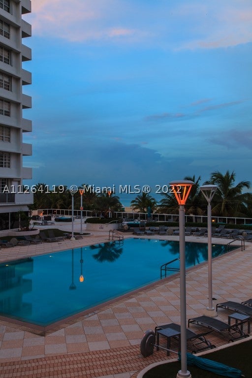 100 Lincoln Rd 943
