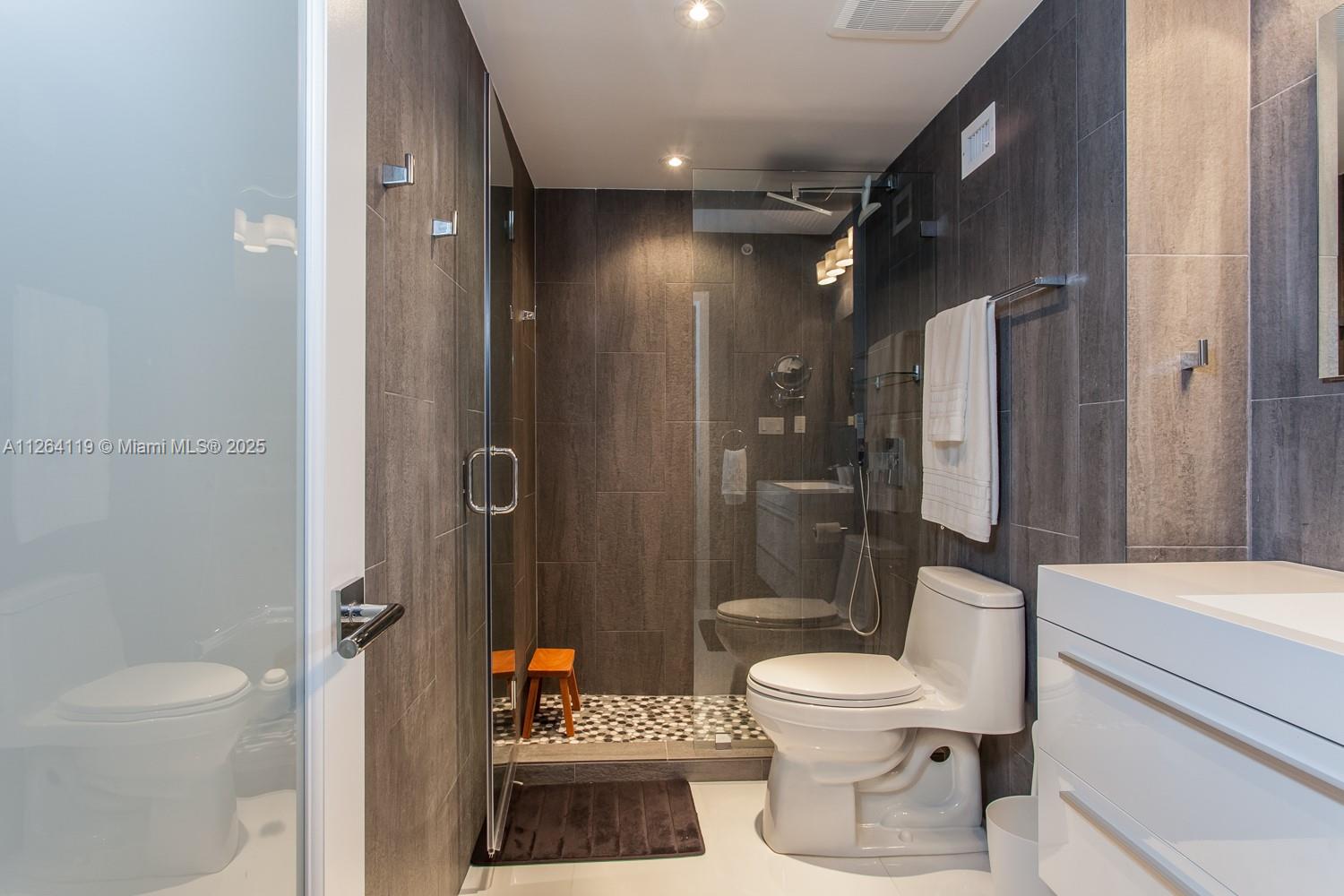 THE DECOPLAGE CONDO - Residential Lease