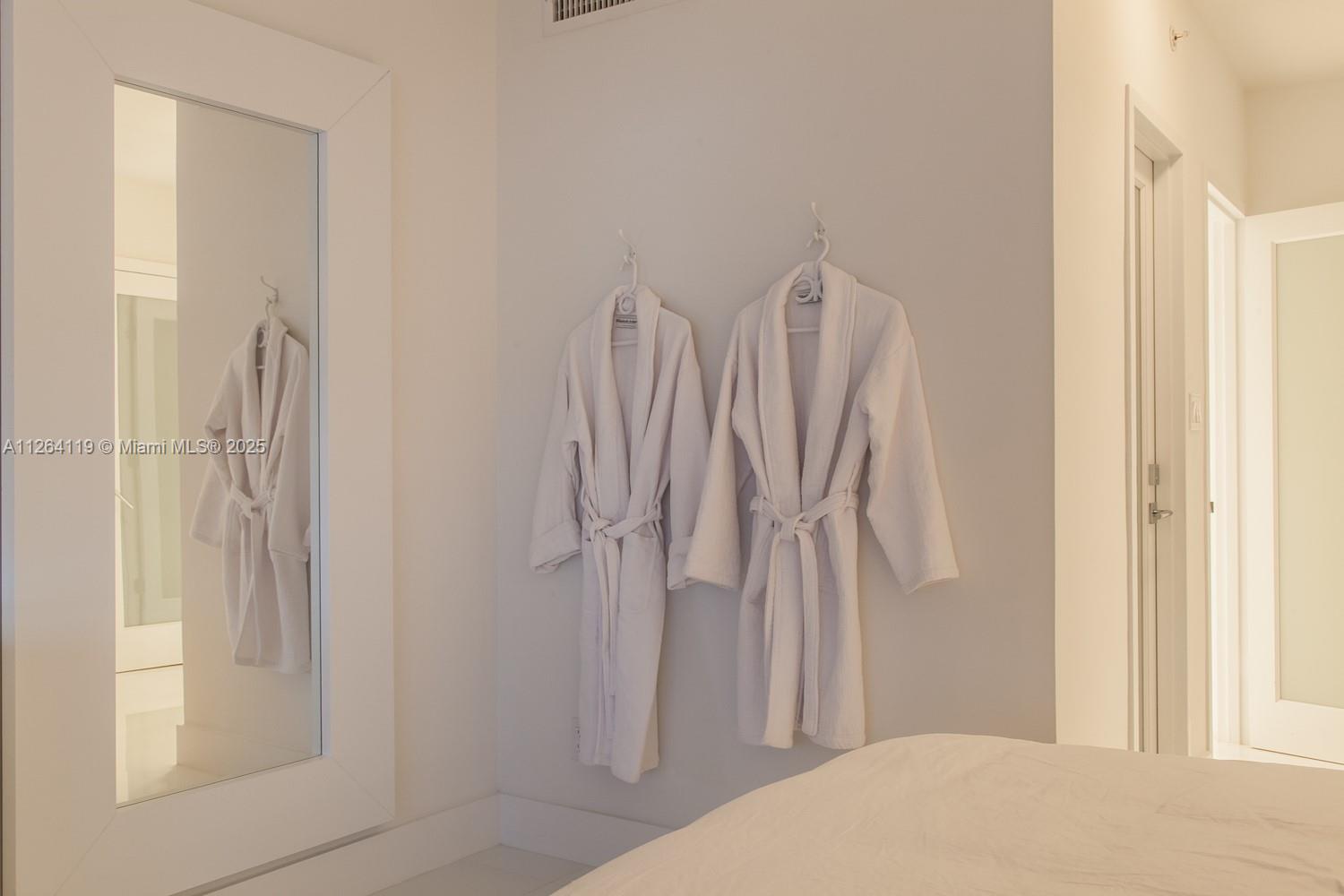 THE DECOPLAGE CONDO - Residential Lease