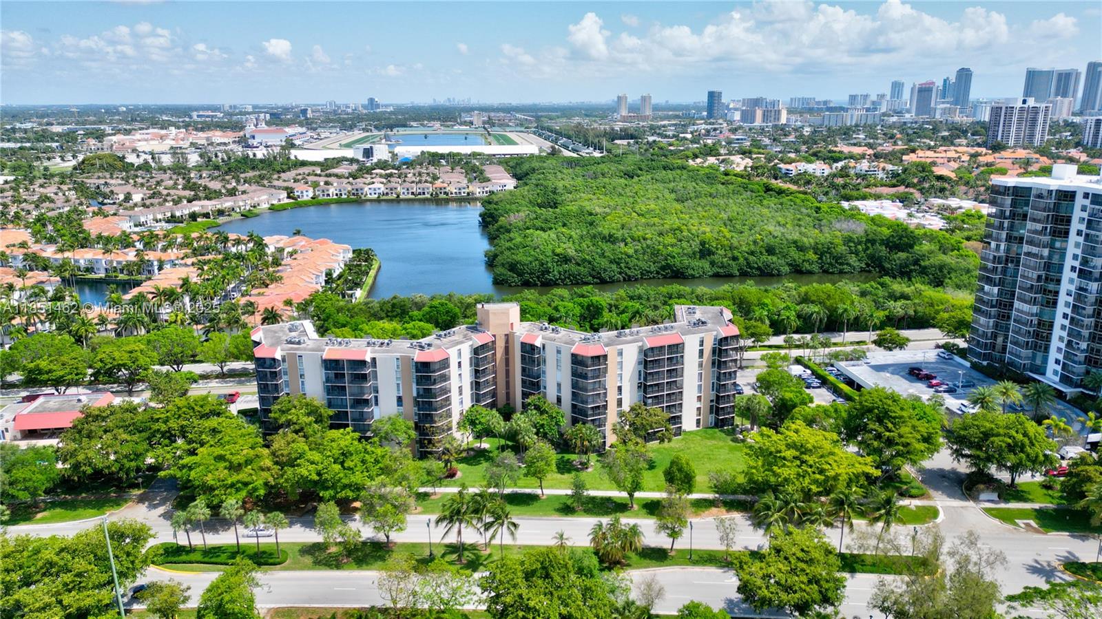 BRAVURA I CONDO - Residential