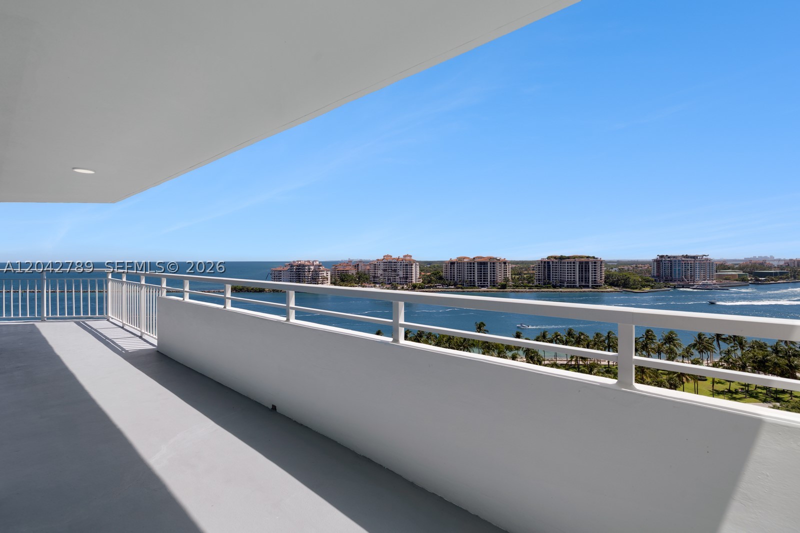 400 S Pointe Dr 1503/04