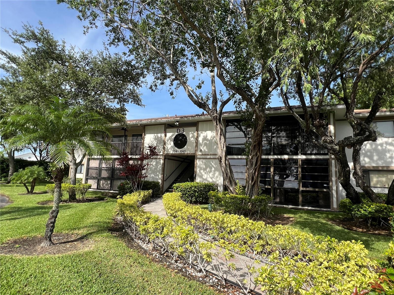 Welcome Home! Step into this well-maintained 2-bedroom, 2-bathroom condo nestled in the sought-after gated community of Kings Point in Tamarac. This spacious unit offers a thoughtfully updated interior with stylish finishes and a comfortable layout perfect for both relaxation and entertaining. Enjoy the large screened-in patio—ideal for morning coffee or evening unwinding—as well as the convenience of an in-unit laundry room.
Located in a vibrant 55+ community, Kings Point boasts resort-style amenities including a clubhouse, fitness center, pool, transportation services, and more. Your HOA fees cover cable, internet, pest control, water, and trash removal, making for truly carefree living.
Don’t miss the opportunity to enjoy comfort, convenience, and community all in one place!